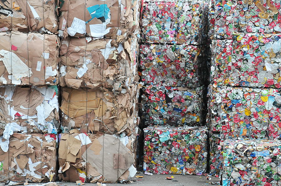 Un centre de tri des déchets peut recevoir plus de 800 tonnes de papier, carton, aluminium, acier, chaque semaine.